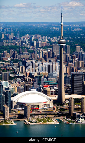 CN Tower und das Rogers Centre in der Innenstadt von Toronto, Ontario, Kanada Stockfoto
