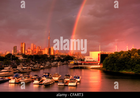 Boote in der Marina nach Sturm mit Regenbogen, Toronto, Ontario, Kanada Stockfoto