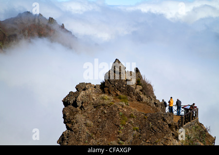 Touristen in der Nähe von Pico Das Torres, Madeira, Portugal Stockfoto