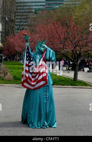 A Street Performer gekleidet als Statue of Liberty, New York Stockfoto