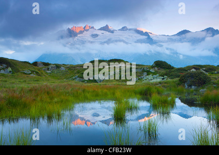 Moosfluh, Schweiz, Wallis, Aletsch-Bereich, Pool, Pfütze, Morgenlicht, Reflexion, Berge, Fusshörner, Wolken, Natur Stockfoto