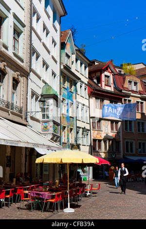 St. Gallen, Old Town, Schweiz, Kanton St. Gallen, Stadt, Stadt, Altstadt, Häuser, Wohnungen, Lane, Zebrastreifen, Einkaufszentrum, Restaurant, Stockfoto