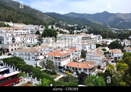 Spanien - Andalusien - Blick über Mijas Dorf - Bergkulisse - Costa Del Sol Stockfoto