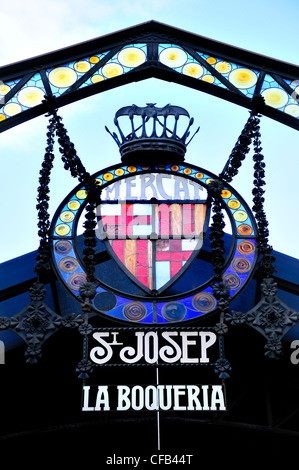Barcelona, Spanien. La Boqueria-Markt. Über dem Eingang zu unterzeichnen Stockfoto