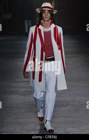 Alexander McQueen Milan Ready to Wear Menswear Frühjahr-Sommer 2012 Stockfoto