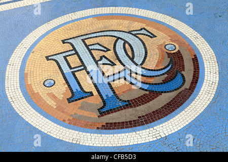 Ein Mosaik von den Glasgow Rangers Football Club Crest bei Ibrox Stadium, Schottland, UK Stockfoto