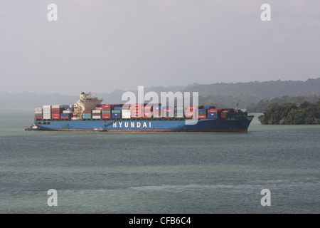 Hyundai Goodwill auf Gatun See unter der Leitung für die Gatun-Schleusen, Panama-Kanal Stockfoto