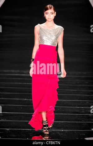 Naeem Khan New York bereit zum WearSpringSummer 2012 Stockfoto