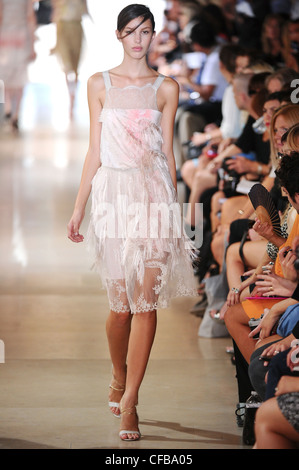 Sharon Wauchob Paris bereit, WearSpringSummer 2012 Stockfoto