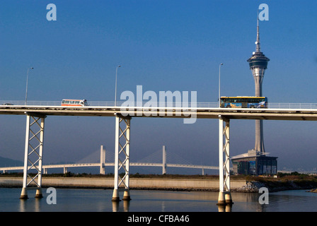 CHINA - SAR MACAU Tower Convention & Unterhaltungszentrum & Sai Van Brücke Stockfoto