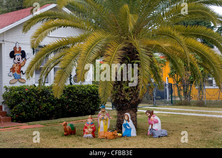 Einer amerikanischen Vorstadthaus bedeckt Weihnachtsschmuck, Miami, USA. Stockfoto