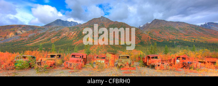 Die Armee-Dump, oben die Fristen auch bekannt als North Canol Road, Yukon. MacMillin Pass in der Nähe. Stockfoto