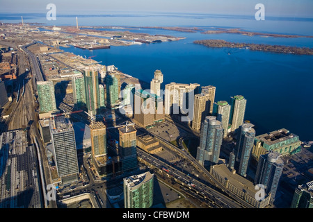 Toronto Harbourfront und Toronto Islands vom CN Tower in Toronto, Ontario, Kanada Stockfoto