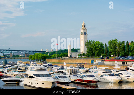 Boote vertäut am Quai de l ' Horloge, Vieux-Port, Montreal, Quebec, Kanada. Stockfoto