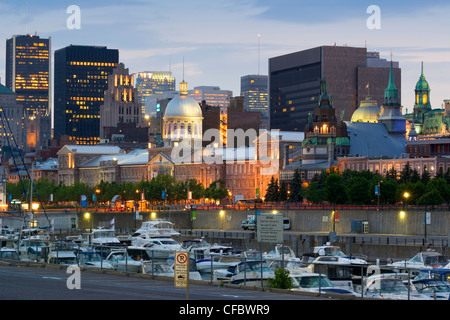 Nacht Blick Richtung Bonsecours Markt vom alten Hafen in Old Montreal, Quebec, Kanada. Stockfoto