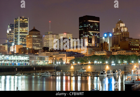 Boote im alten Hafen in der Nacht, Montreal, Quebec, Kanada. Stockfoto