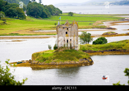 Historic Castle Stalker auf Loch Laich ab Loch Linnhe, Appin; Argyll und Bute; Schottland Stockfoto