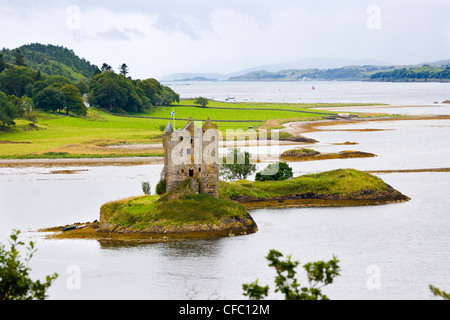 Historic Castle Stalker auf Loch Laich ab Loch Linnhe, Appin; Argyll und Bute; Schottland Stockfoto