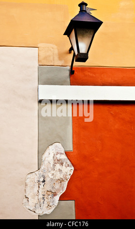 Malen Sie läuten von einer Wand in Vilnius, Litauen Stockfoto