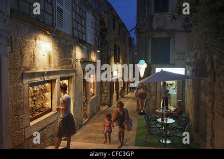 Restaurants in der alten Stadt Korcula Town, Korcula, Dubrovnik-Neretva County, Dalmatien, Kroatien Stockfoto