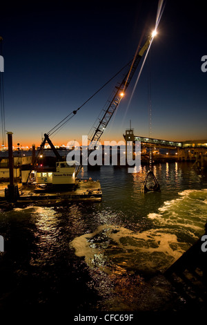 Schaufler bereitet unter der Oberfläche Material Rammgeräte Stockfoto