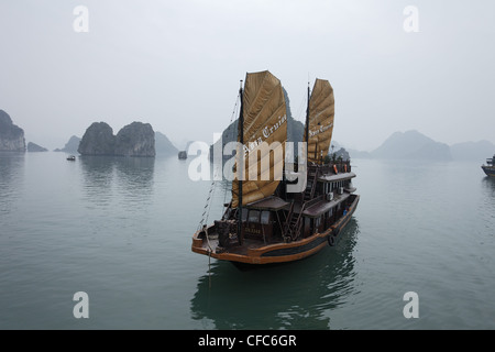 Junk, Halong Bay, Quang Ninh, Vietnam Stockfoto