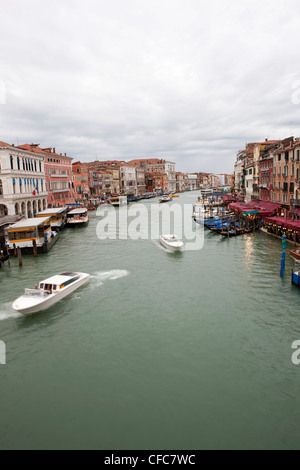 Boote auf dem Canale Grande, Venedig, Italien Stockfoto