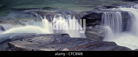 Nachhut fällt am Fraser River in der Robson Provincial Park, Rocky Mountains, British Columbia, Kanada Stockfoto