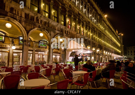 Cafe am Piazza San Marco, Venedig, Veneto, Italien Stockfoto