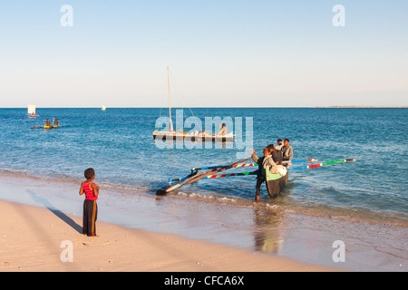 Gehen Angeln in Anakao, Süd-Madagaskar Stockfoto