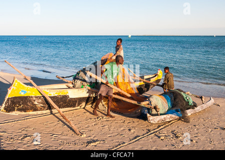 Gehen Angeln in Anakao, Süd-Madagaskar Stockfoto