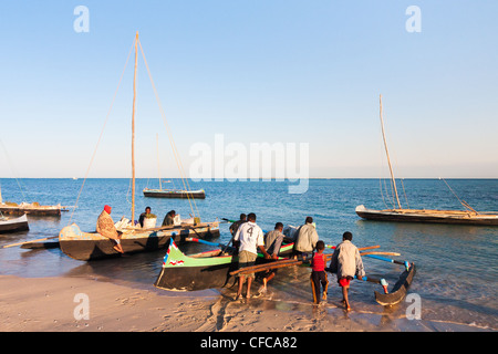 Gehen Angeln in Anakao, Süd-Madagaskar Stockfoto