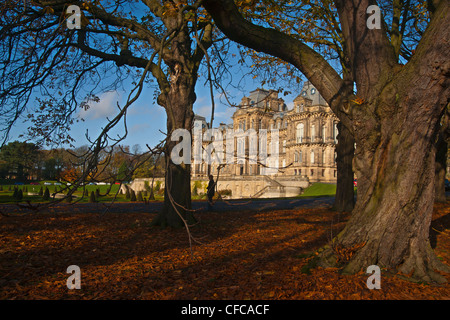 Herbstfärbung, Bowes Museum, Barnard Castle, County Durham, England Stockfoto