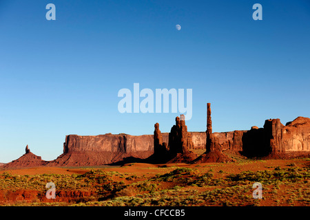 Nadeln, Sandstein-Formationen, Totempfahl, Yei Bi Chei, Monument Valley, Arizona, USA Stockfoto