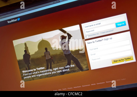 Twitter-Website Anzeige auf Bildschirm. Stockfoto
