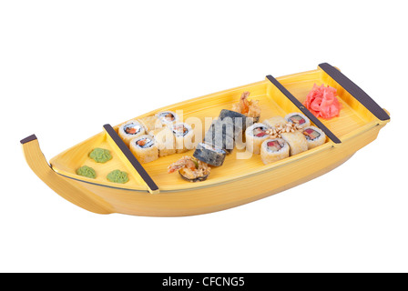 Sushi-Schiff, die isoliert auf weißem Hintergrund Stockfoto