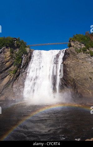 Montmorency Wasserfälle mit Regenbogen, befindet sich 10 km östlich von Quebec Stadt, Quebec, Kanada. Stockfoto