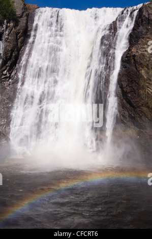 Montmorency Wasserfälle mit Regenbogen, befindet sich 10 km östlich von Quebec Stadt, Quebec, Kanada. Stockfoto