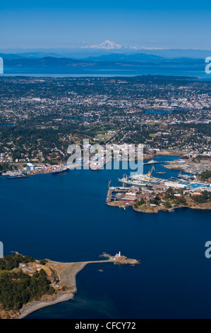 Luftaufnahmen von Esquimalt Harbour, Fisgard Licht im Vordergrund, Victoria, Britisch-Kolumbien, Kanada Stockfoto