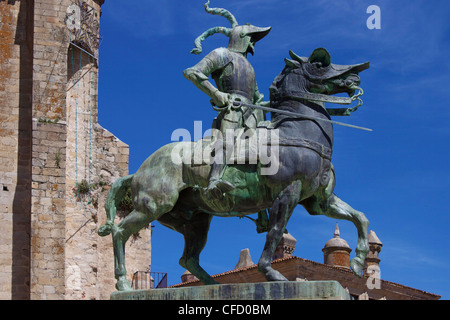 Statue von Francisco Pizarro, Plaza Mayor, Trujillo, Extremadura, Spanien, Europa Stockfoto