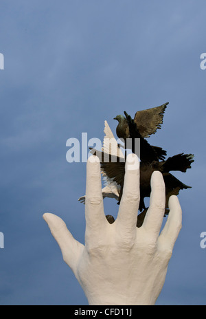 Hand des Friedens-Denkmal, Kusadasi, ein Ferienort an der türkischen Ägäis-Küste in der Provinz Aydın Stockfoto