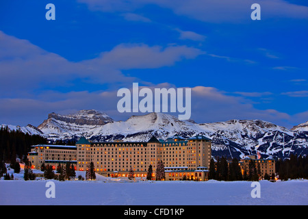 Winterlandschaft Fairmont Chateau Lake Louise Stockfoto