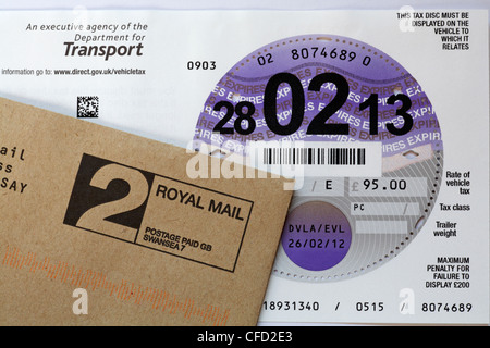 neue Kfz-Steuer erhielt Post mit Umschlag Stockfoto