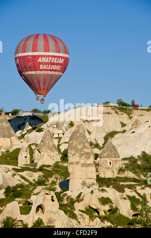 Ballonfahren in Göreme, Kappadokien, auch Capadocia, Zentral-Anatolien, vor allem in der Provinz Nevşehir, Türkei Stockfoto