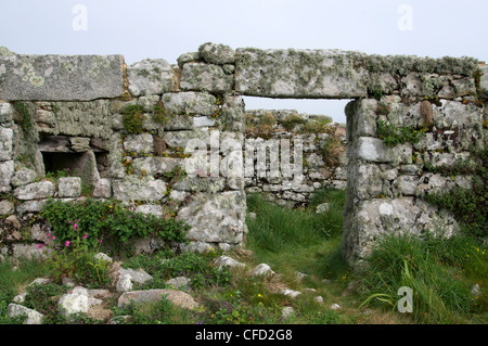 Alte verlassene Gehäuse auf Samson, Isles of Scilly, Vereinigtes Königreich, Europa Stockfoto