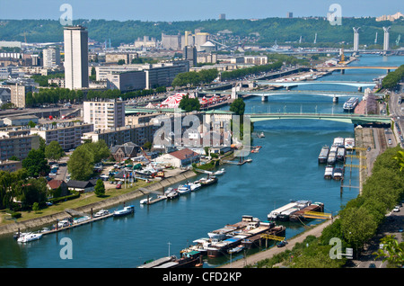 Panorama mit Lacroix Insel, Seineufer, Brücken und Boote, gesehen von St. Catherine Berg, Rouen, Normandie, Frankreich, Europa Stockfoto