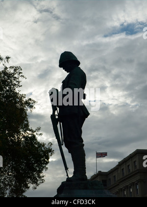 Silhouette der Gedenkstätte Boer-Krieg in den Stadtgarten, Cheltenham. Stockfoto