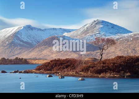 Schneebedeckte Berge rund um man Na h-Achlaise, untere Rannoch Moor, Argyll und Bute, Highlands, Schottland, Großbritannien Stockfoto