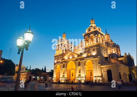 Cordoba Kathedrale bei Nacht, Cordoba, Argentinien, Südamerika Stockfoto