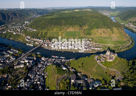 Luftaufnahme der Stadt Cochem mit Burg Cochem an der Mosel, Eifel, Rheinland-Pfalz, Deutschland, Europa Stockfoto